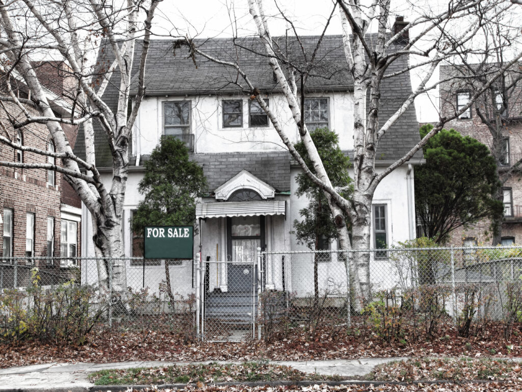Tampa homeowner selling house without repairs to cash home buyer as-is condition